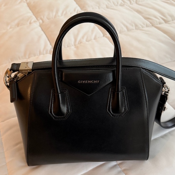 Givenchy Antigona Small Top-Handle Bag in Box Leather - Picture 2 of 4